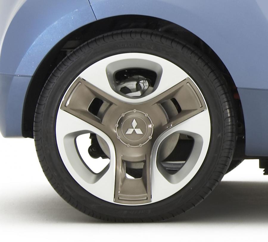  Mitsubishi i-MiEV Sport Air Concept 2009 года  (фото 5 из 25)
